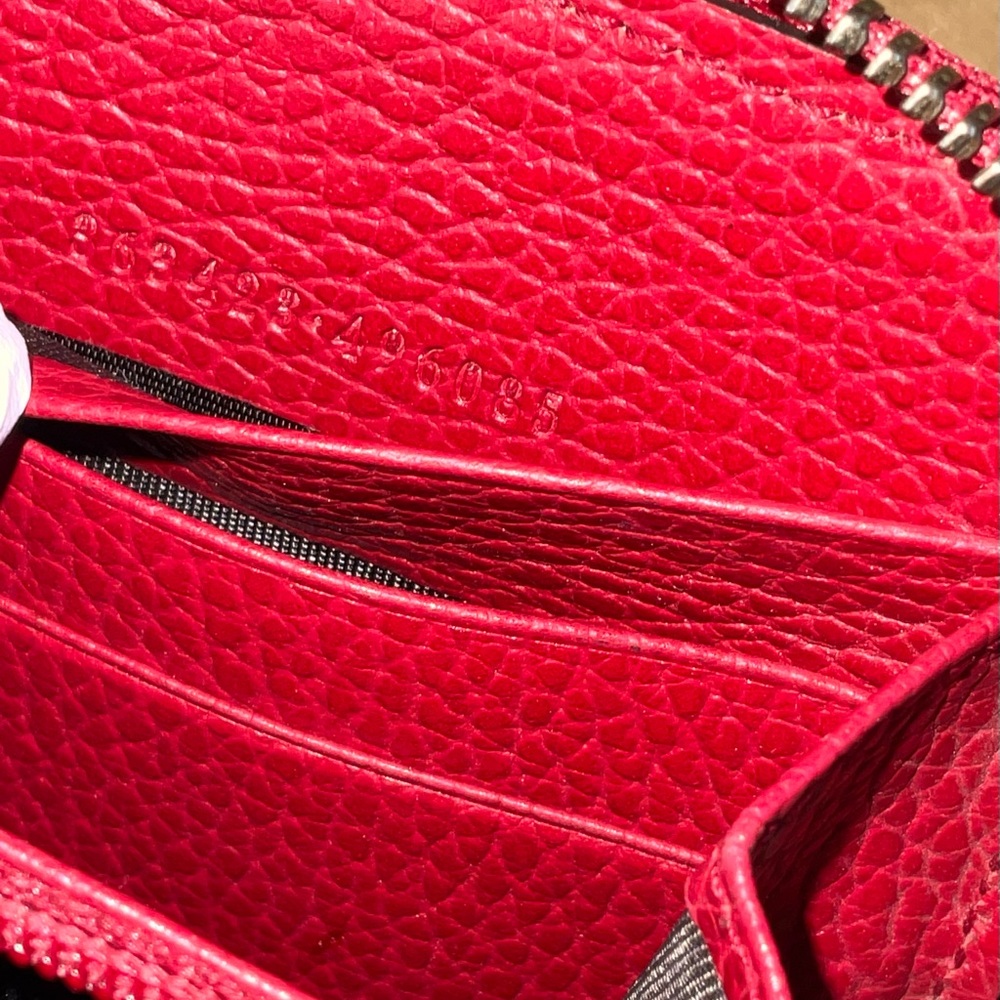 ✅AUTHENTIC GUCCI ZIP WALLET - Picture 6 of 7